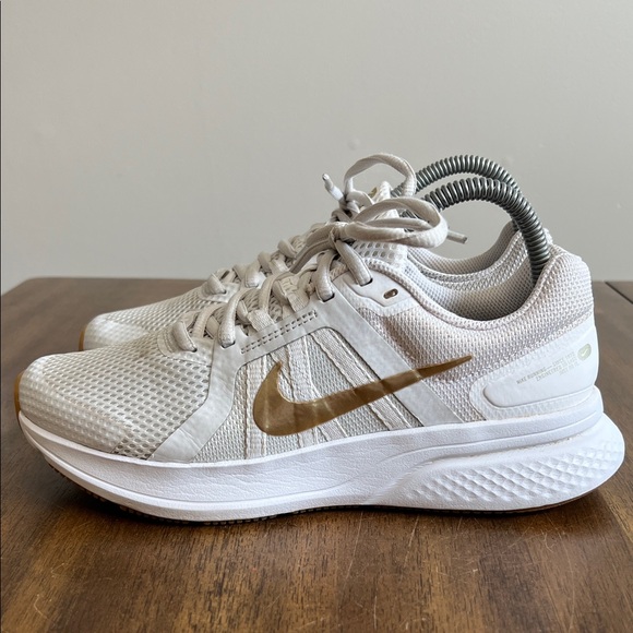 Nike Run Swift 2 White and Gold Athletic Shoes CU3528-010 Women’s Size 7.5 - Picture 5 of 14